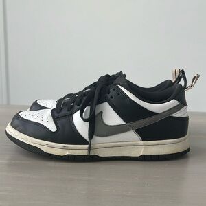 Nike Dunk Low Black White Metallic GS Size 6.5 Women’s 8
